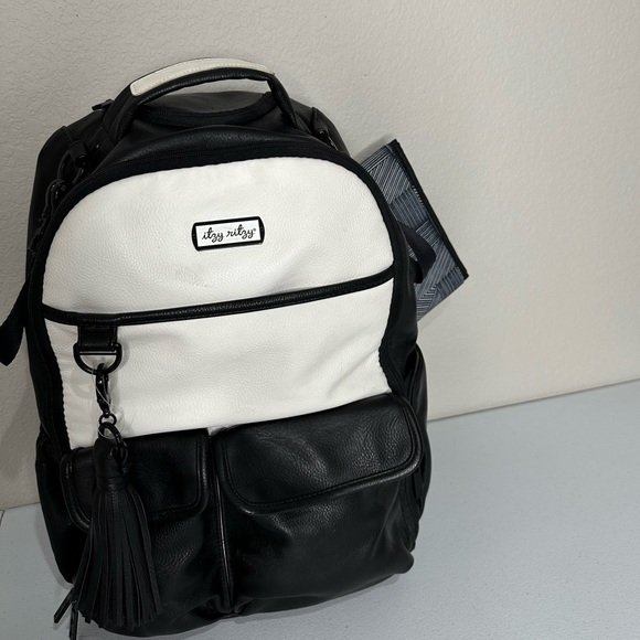 ❌Sold on Mer❌ Itzy Ritzy Diaper Bag Backpack Large Capacity Boss Backpack - Picture 5 of 10